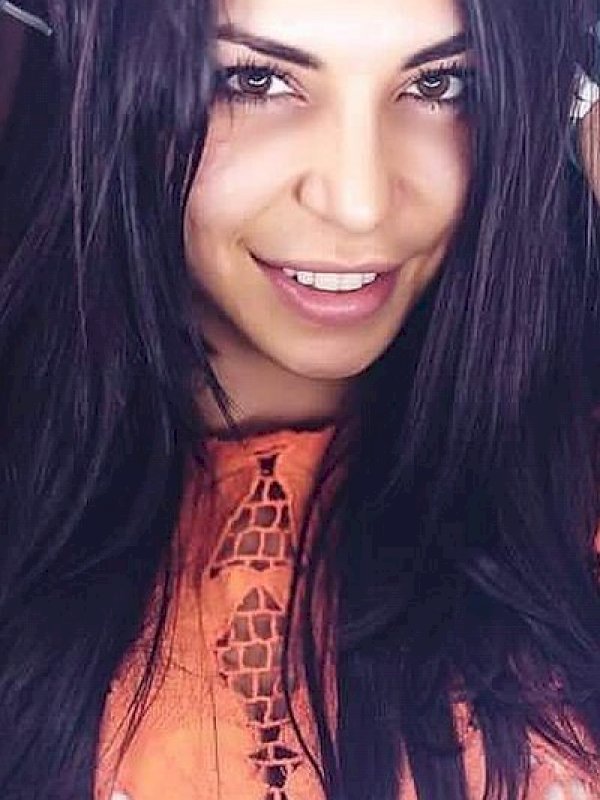 איה דוגמנית על