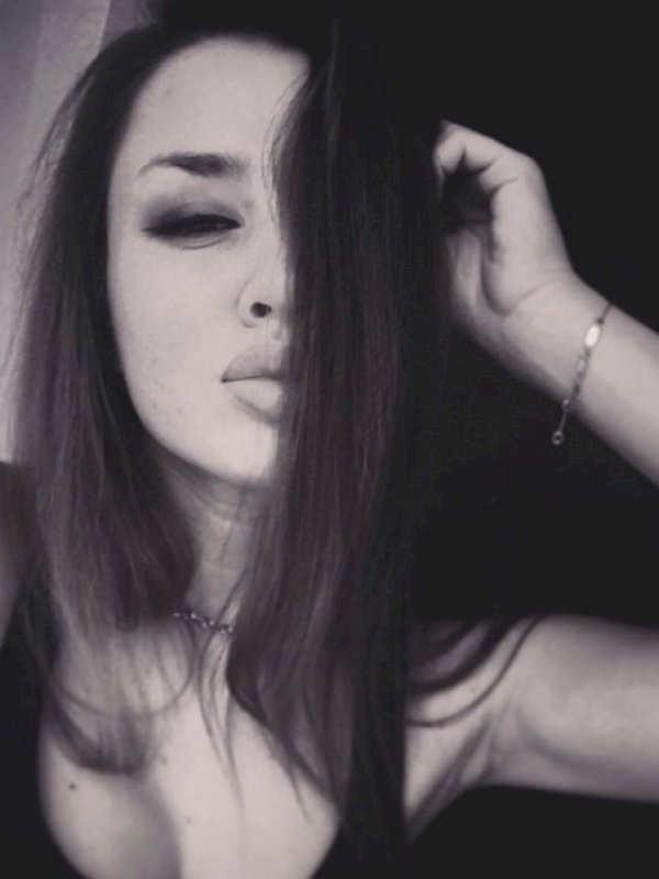 קיילי דוגמנית על